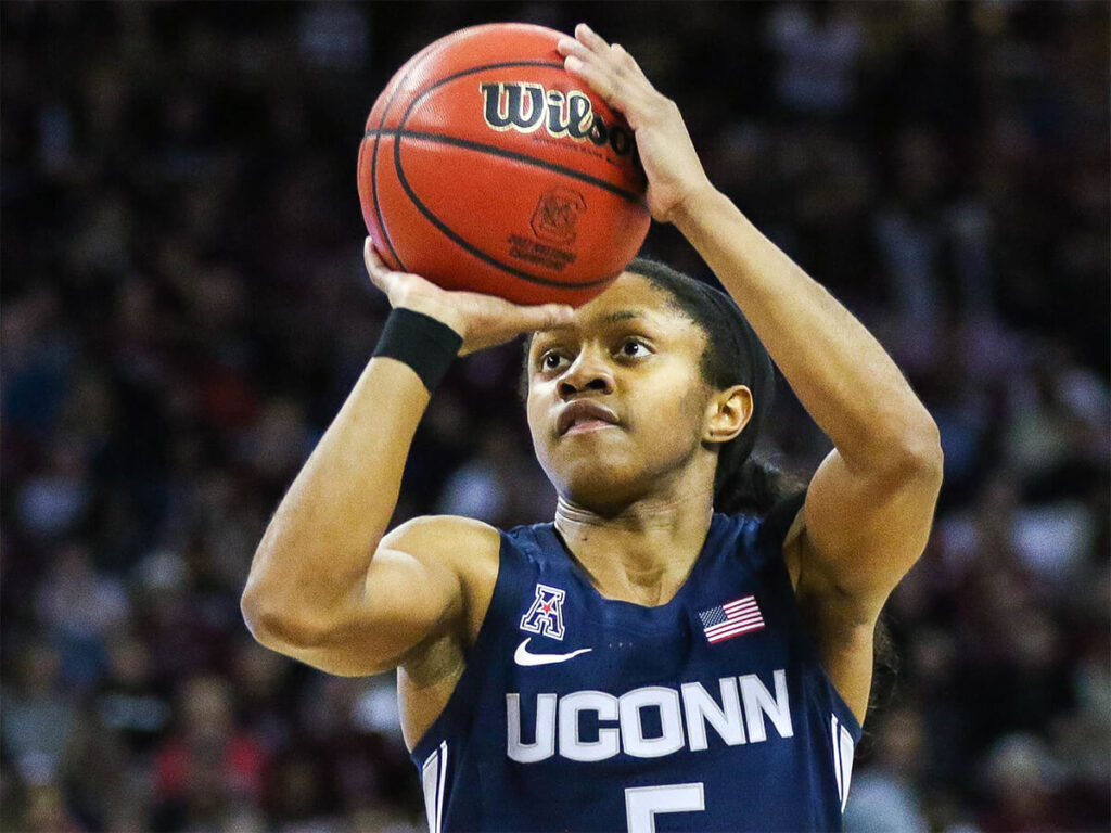 Crystal Dangerfield loads up to shoot in a UCONN uniform
